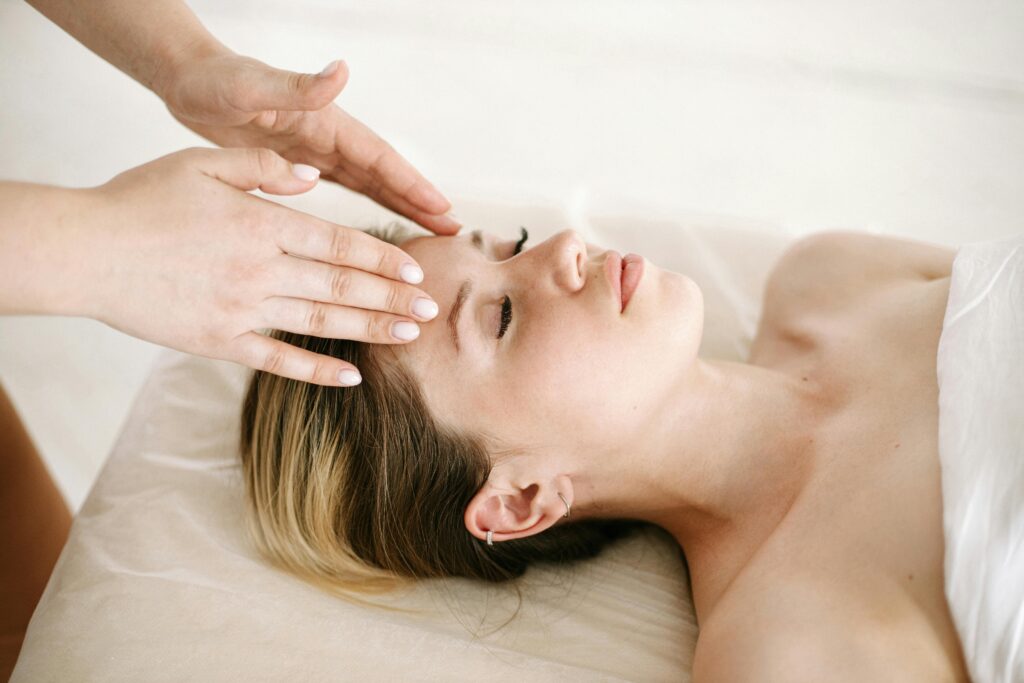 Lifting facial japonés: rejuvenecimiento natural sin cirugía 2 Lifting Facial Japonés En Sensia Spa, Las Condes