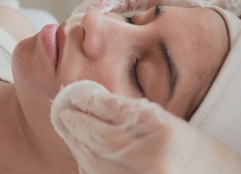 Limpieza facial profunda en Sensia Spa, Las Condes