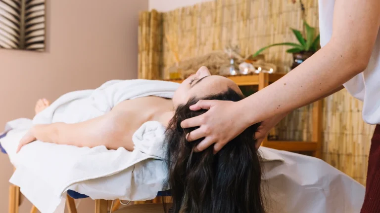 Masaje capilar japonés (head spa) en Sensia Spa